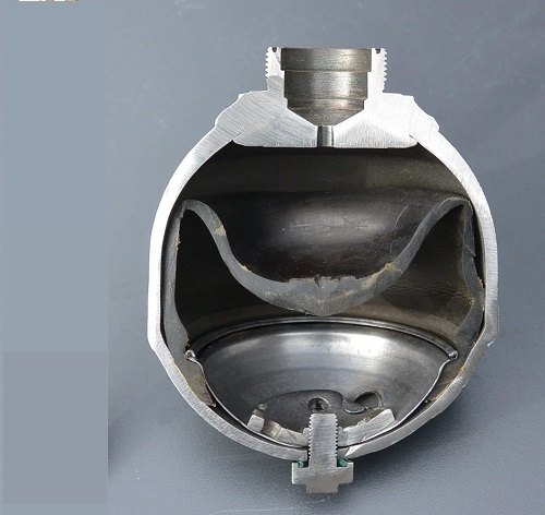 cross section view of fluid accumulator 